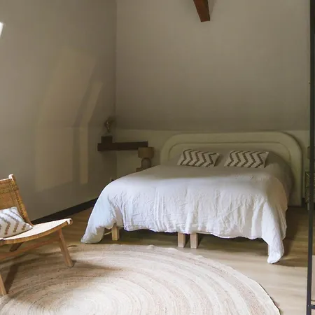Manoir Du Moulinet Bed and Breakfast