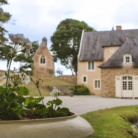 Manoir Du Moulinet Bed and Breakfast